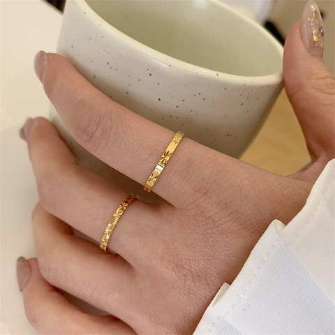 Minimalistische Ring Met Sterrenpatroon Titaniumstaal 18K Verguld Vintage Stapelbare Sieraden Voor Dames