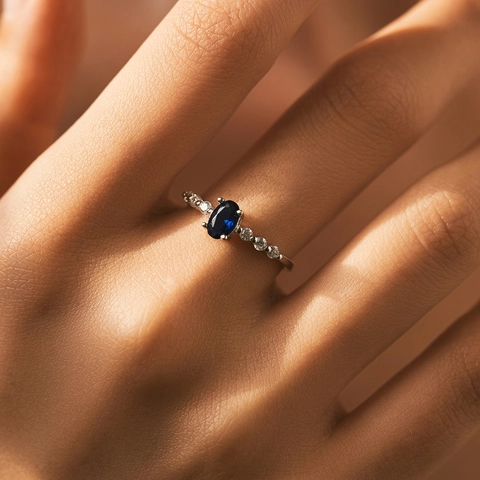 925 Sterling Silber Ring Ovaler Blauer Edelstein Vier Krallen Vintage Stil Eleganter Glänzender Zirkon Schmuck Für Damen