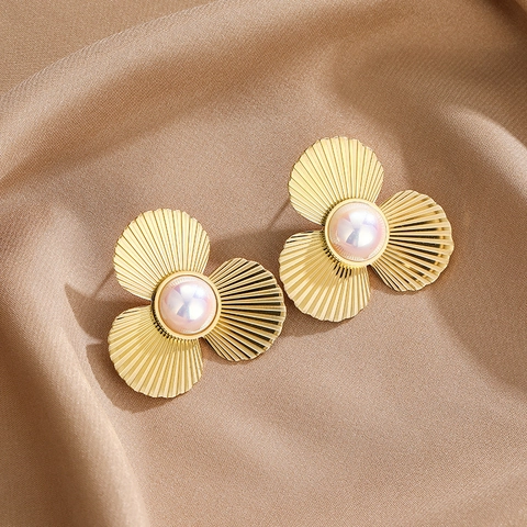 Pendientes de Botón de Acero Inoxidable Dorado Flor de Tres Hojas y Perla Artificial Pendientes Elegantes de Trébol Joyería para Mujer