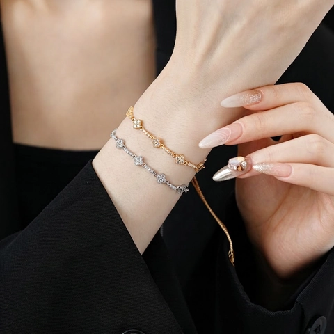 Elegant Clover Bracelet For Women Copper Zircon Adjustable Bolo Slider Clasp Flower Shape Polished Fashion Jewelry Gift