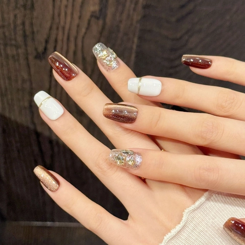 Faux Ongles À Presser Fait Main Œil De Chat Marron Or Étoile Paillettes Forme Cercueil Style Doux De Luxe