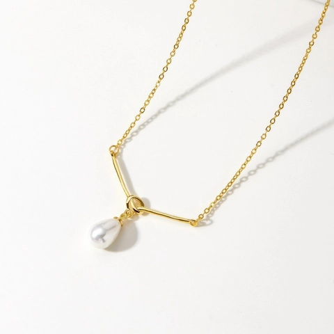 Collana Con Nodo Barra A V E Perla Artificial A Goccia Per Donna Elegante In Acciaio Al Titanio E Rame Gioielleria