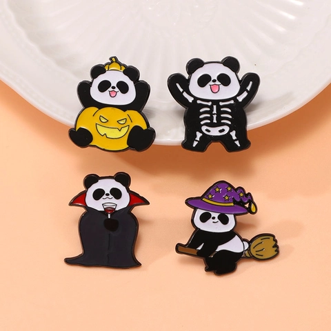 Spilla Smaltata Panda Di Halloween Simpatico Cartone Animato Zucca Vampiro Scheletro Strega Spilla In Lega Di Zinco