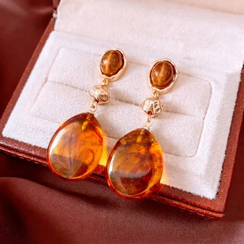 Retro Wassertropfen Hängeohrringe Für Damen Bernstein Harz Legierung Mit Silbernem Ohrstecker Maillard Stil Schmuck