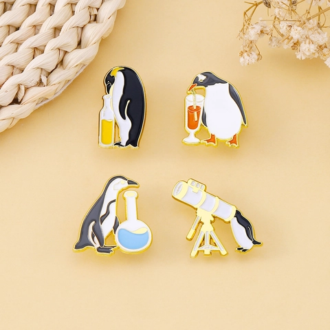 Creatieve Pinguïn Emaille Speld Legering Cartoon Dier Broche Laboratorium Wetenschap Drinken Thema Voor Rugzak Jas Hoed Cadeau
