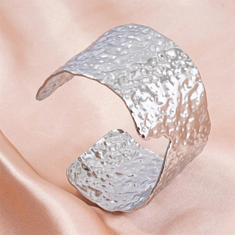 Bracciale Rigido Largo Texture Martellata Acciaio Inossidabile Regolabile Bordo Ondulato Irregolare Gioielli Donna