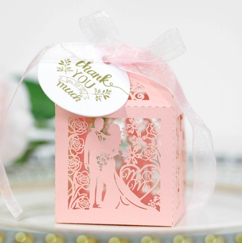 Laser Cut Wedding Favor Boxes Artificial Pearl Paper Candy Gift Box With Ribbon Tags Mr & Mrs Bride Groom For Wedding Party Decoration