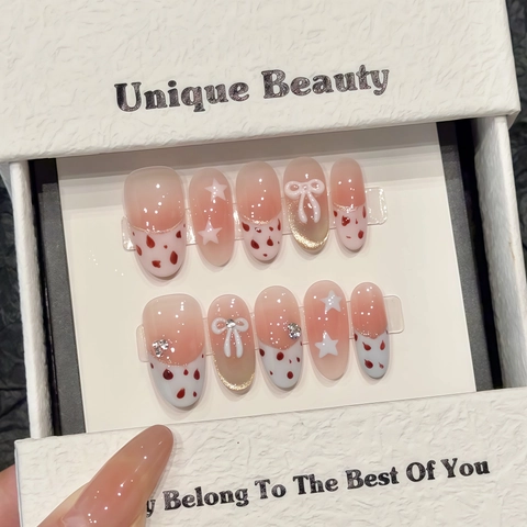 Handgefertigte Aufklebenägel Rosa Französischer Blush-Stil Mit 3D-Bogen Strass Sternen Mandelform Lang