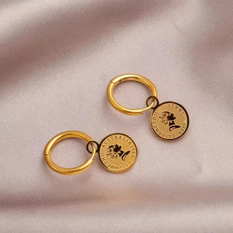 Orecchini A Cerchio Vintage Con Pendente Moneta Regina Elisabetta II Dorati Acciaio Inossidabile Da Donna