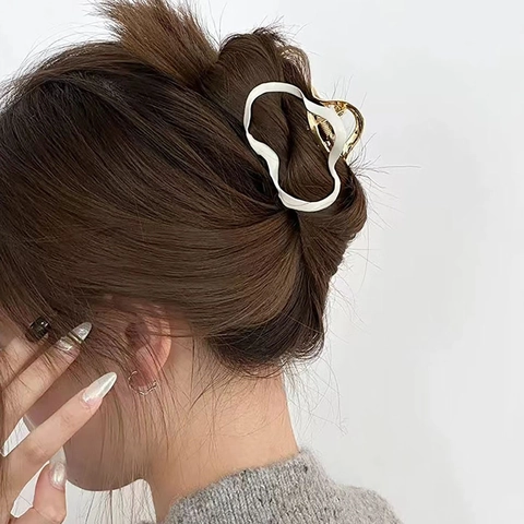 Irregular Wave Alloy Hair Claw Clip Enamel Gold Metal Shark Clip For Women Niche High End Minimalist Nonslip Headpiece