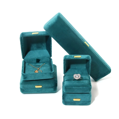 Elegant Velvet Jewelry Box With Metal Buckle High Grade Luxurious Ring Necklace Bracelet Pendant Storage Gift Packaging Box