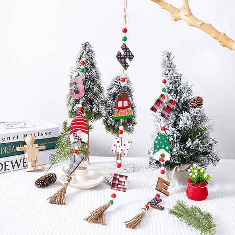 Weihnachts Girlande Aus Holzperlen Anhänger Mit Jute Quasten Zwerg Roter LKW Karo Buchstaben Bauernhaus Baum Deko