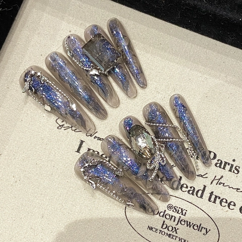 Handgemaakte Press On Nagels Donkere Gotische Stijl Cat Eye Glitter Strass Vlinder Legering Ketting Lange Stiletto Amandelvorm
