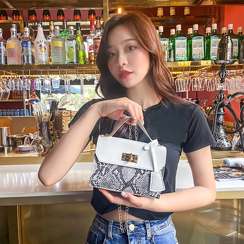 Women Shoulder Crossbody Bag PU Leather Snakeskin Pattern Patchwork Gold Chain Turn Lock Small Square Handbag