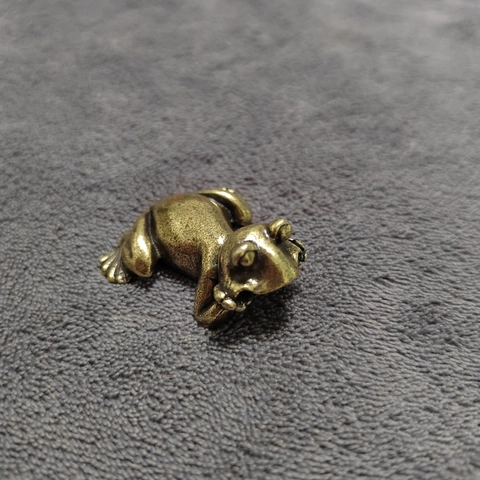 Miniature Frog Figurine Brass Alloy Retro Copper Statue Creative Desktop Ornament Vintage Animal Tea Pet Home Decor