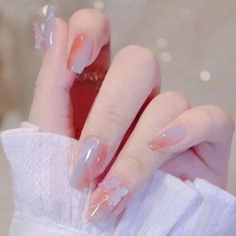 Verlauf Press On Nägel Mit 3D Schmetterling Dekor Lange Sargform Elegante Tragbare Falsche Nägel Für Frauen