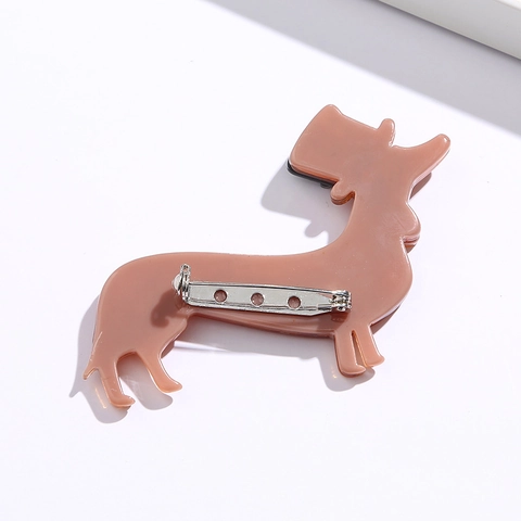 Teckel Hond Broche Acryl Acetaat Dieren Pin Met Zwarte Hoed Schildpad Textuur Mode Accessoire Voor Dames
