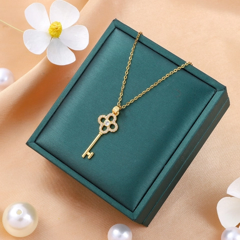 Luxury Clover Key Pendant Necklace For Women Zirconia Inlaid Alloy Gold Silver Plated Chain Necklace Fashion Jewelry