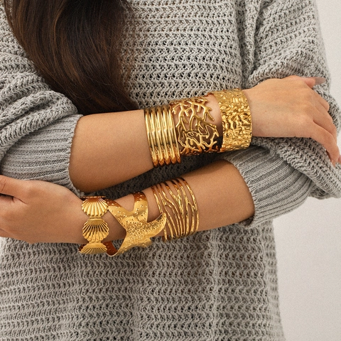 Bracelet Jonc Martelé Plaqué Or 18K Acier Inoxydable Ouvert Océan Étoile De Mer Coquille Design Pour Femmes Bijoux