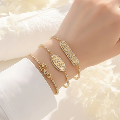 Bracelet Minimaliste en Cuivre pour Femmes Avec Zirconia Incrusté Lettre LOVE AMOUR Chaîne Réglable Bijoux de Mode