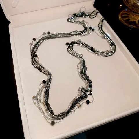 Mehrlagige Halskette Lange Pulloverkette Mit Glasperlen Kupfer Eisen Silber Schwarz Modisches Damen Accessoire