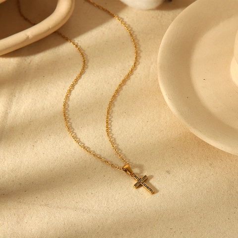 Gold Plated Stainless Steel Cross Pendant Necklace With Heart Zirconia For Women High End Trendy Jewelry Elegant