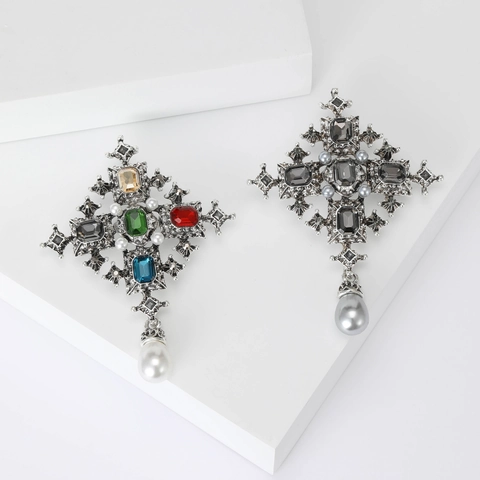 Baroque Cross Brooch For Women Vintage Alloy Rhinestone Pin With Drop Artificial Pearl Pendant Retro Palace Style Clothes Accessory