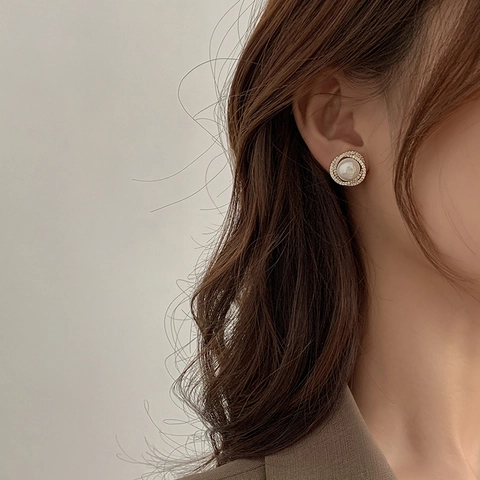 Pendientes De Botón De Perla Artificial Blanca Redonda Elegantes Chapados En Oro Geométricos Circonita Con Poste De Plata De Ley 925