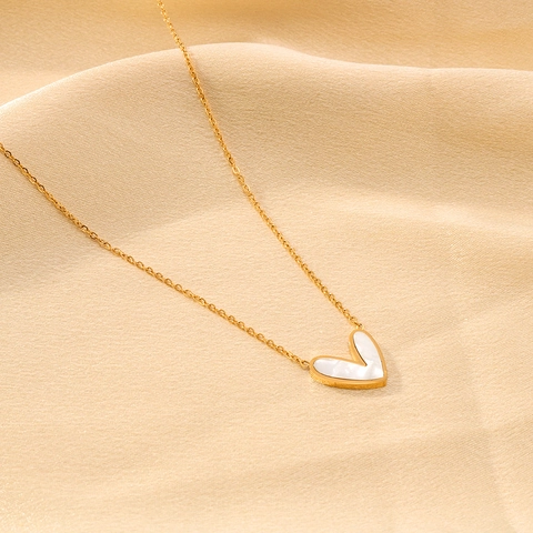 Minimalist Asymmetric Heart Pendant Necklace For Women 18K Gold Plated Stainless Steel White Mother Of Artificial Pearl Elegant