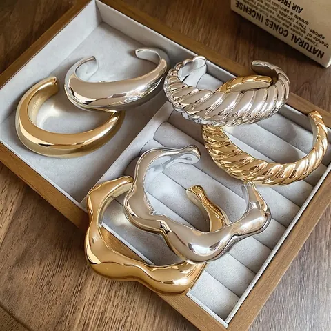 Unregelmäßiger Offener Armreif Acryl Metallic Hochglanz Minimalistischer Flüssigmetall-Stil Modisches Accessoire Für Damen