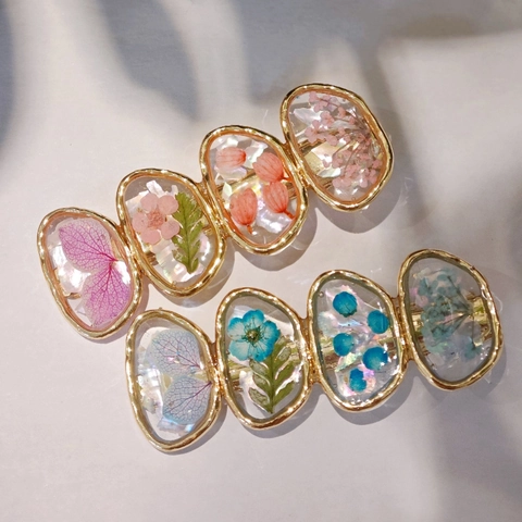 Real Dried Flower Resin Hair Clip With Shell Fragments Gold Metal Frame Clear Floral Side Clip For Women Sweet Style