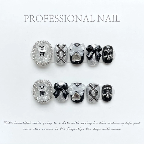 Handgefertigte Kunstnägel Schwarz Silber Strass Bär Schleife Herz Y2K Gothic Cool Sweet Künstliche Nägel Damen