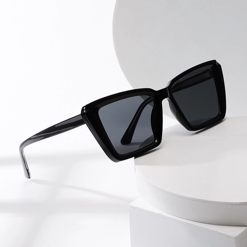 Retro Square Sunglasses UV400 Protection Large Plastic Alloy Frame Fashion Street Style Eyewear