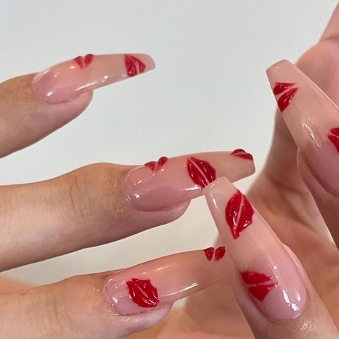 Press On Nägel Lange Sargform Roter Lippenabdruck Nude Rosa Glänzend Künstliche Falsche Nägel Für Damen Valentinstag Stil