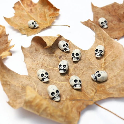 Mini Harz Totenköpfe Realistische Skelett Dekorationen Für Halloween Party DIY Handwerk Geisterfest Gruselige Gotische Requisiten