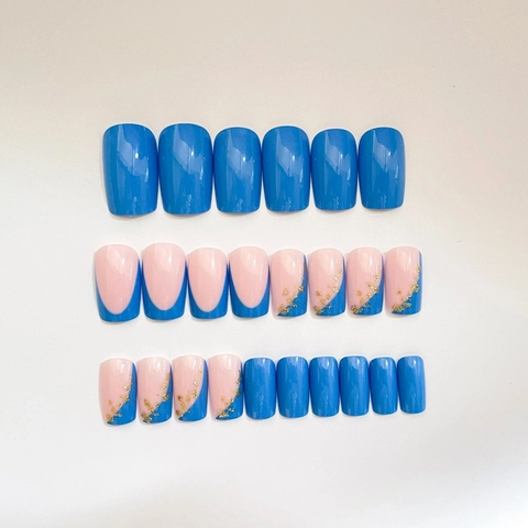Unghie Finte Press-On Francesi Blu Klein E Rosa Nude Con Foglia D'oro Corte Quadrate Lucide Per Donne