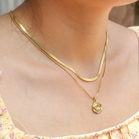 Collar de Capas de Acero Inoxidable Chapado en Oro para Mujer Cadena de Serpiente Plana Doble Capa Colgante de Rosa Choker