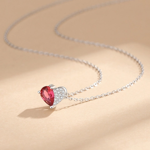 Collana Con Pendente A Cuore Argento Sterling S925 Cuore Rosso Zirconia Cubica Pavé Bianco Design Asimmetrico Per Donna