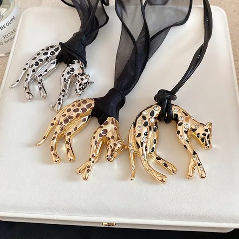Retro Leopard Panther Anhänger Halskette Legierung Strass Mit Satinnschal Band Stoff Schlüsselbein Kette Für Damen Mode