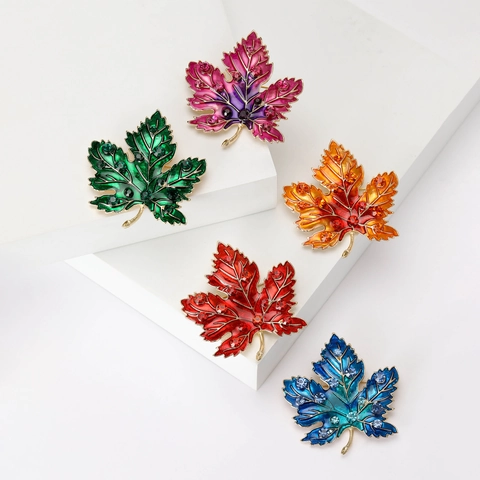 Elegante Broche de Esmalte de Hoja de Arce para Mujer Lujo Vintage Aleación Incrustada de Strass Pin de Solapa Joyería