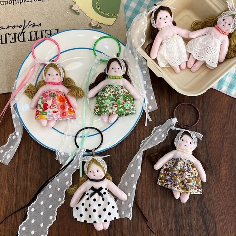 Portachiavi Bambola Di Stoffa Fatto A Mano Vestito Floreale Pizzo Peluche Pendente Zaino Regalo Ragazza