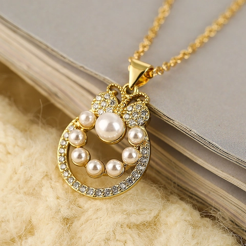Collar Colgante De Mariposa Elegante Cobre Chapado En Oro Circonita Cúbica Perla Artificial De Imitación Joyería De Moda Para Mujeres