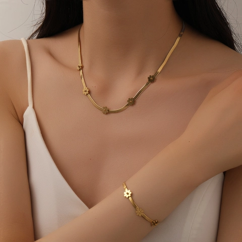 Elegant Stainless Steel Daisy Flower Jewelry Set For Women Gold Plated Snake Chain Necklace Bracelet Earrings Fashion Daily Accessory