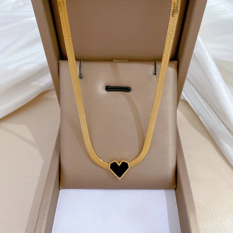 Doppelseitige Schwarze Herz Anhänger Halskette Titanstahl Vergoldet Perlenkante Fischgrätenkette Damen Modeschmuck