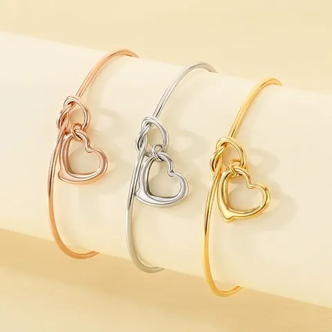 Brazalete Abierto Con Colgante De Corazón De Moda Chapado En Oro De 18K Acero Inoxidable Diseño De Nudo Hueco