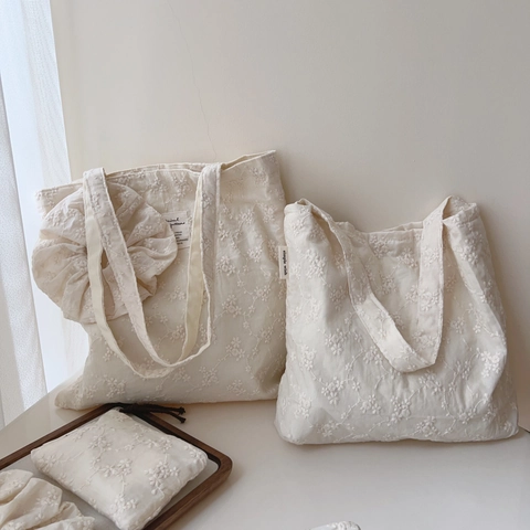 Damen Baumwolle Stickerei Blumen Tote Bag Minimalistisch Beige Canvas Achseltasche Handtasche Kleine Tasche Haargummi