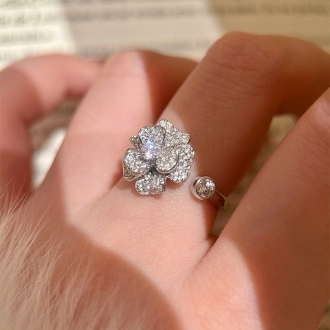 Eleganter Kamelienblüten Offener Ring Für Damen Kupfer Zirkon Mikropavé Versilbert Verstellbarer Modeschmuck