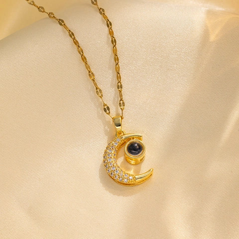 Collier Pendentif Projection de Lune en Acier Titane pour Femme Plaqué Or Strass Je T'aime en 100 Langues Bijoux