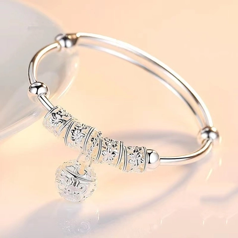 Etnische Stijl Verzilverde Koperen Armring Met Bel Hanger Holle Bloemen Gelukskralen Verstelbaar Push Pull Sieraden Armband Voor Vrouwen
