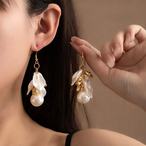 Pendientes Colgantes Elegantes Retro Franceses Con Perla Artificial Sintética Pétalos De Resina Blanca Y Poste De Cobre